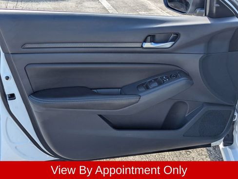 Used 2025 Nissan Altima 2.5 SV FWD image 11