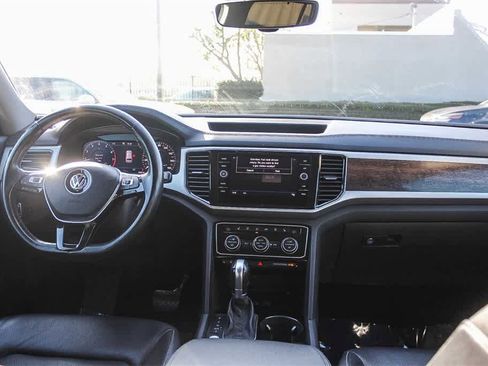 Used 2018 Volkswagen Atlas SEL Premium image 16