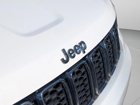 Used 2019 Jeep Grand Cherokee Limited image 22
