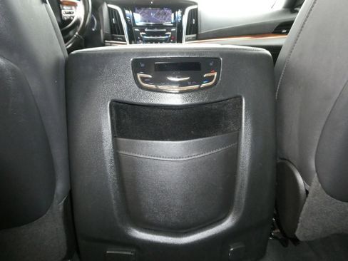 Used 2016 Cadillac Escalade Luxury image 32