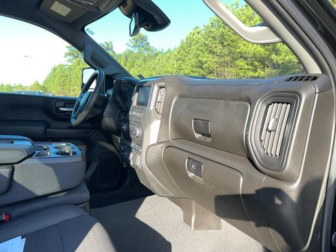 Used 2025 Chevrolet Silverado 2500 Custom w/ Custom Value Package image 23