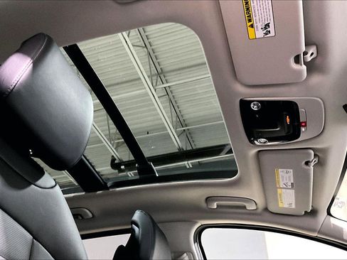 Used 2025 Kia Sportage SX image 23