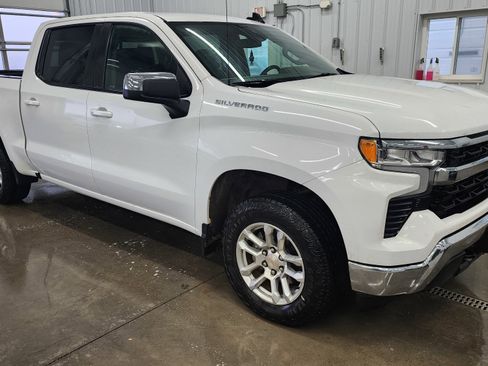 Used 2025 Chevrolet Silverado 1500 LT w/ Leather Package image 3