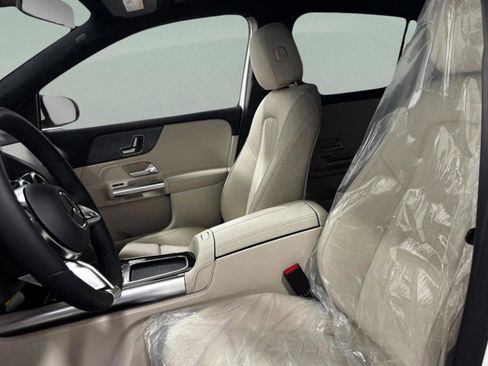 Used 2025 Mercedes-Benz GLA 250 4MATIC image 11