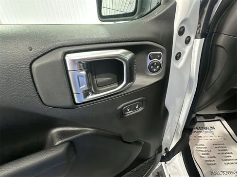 Used 2025 Jeep Gladiator Mojave image 19