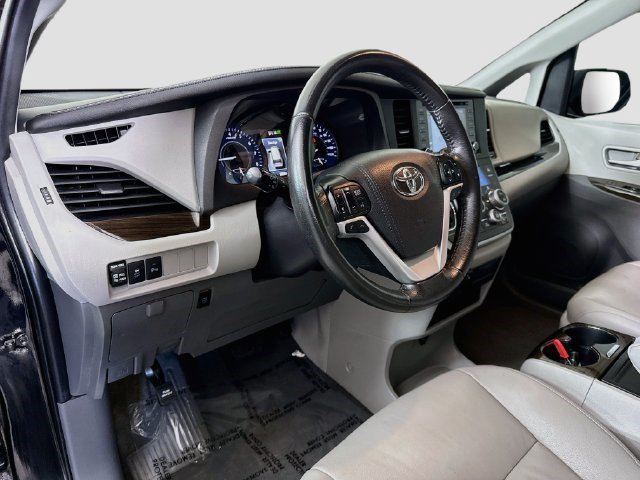 Used 2020 Toyota Sienna XLE w/ XLE Navigation Package AWD/4WD image 22