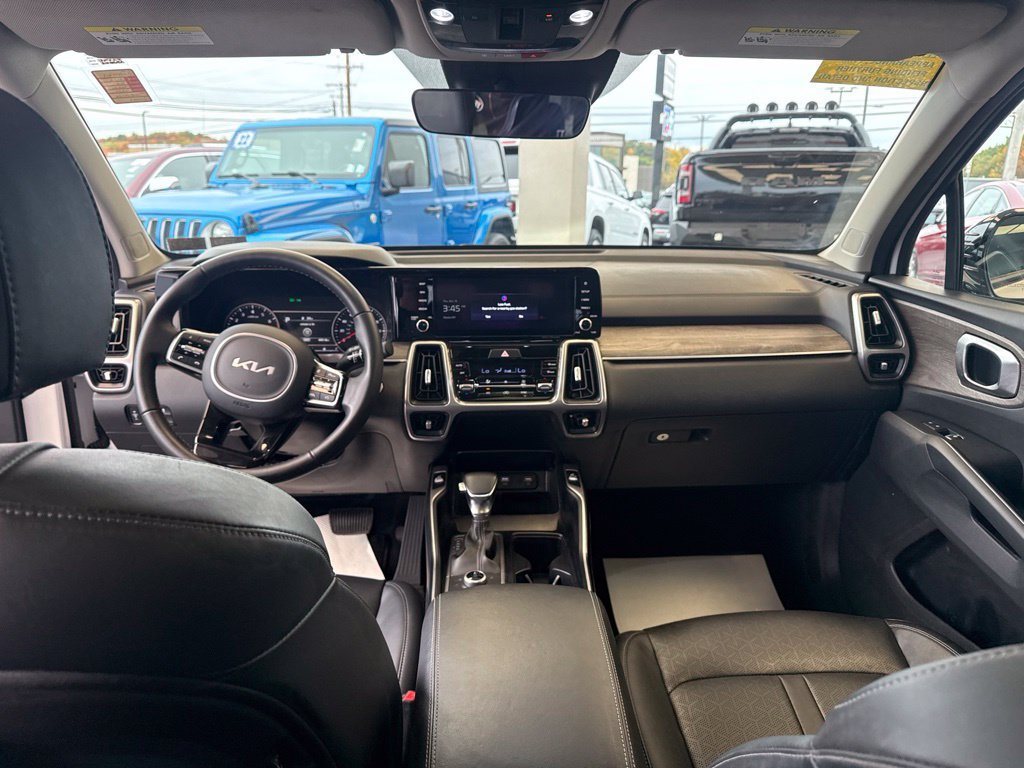 Used 2022 Kia Sorento S w/ Panoramic Sunroof Package AWD/4WD image 14