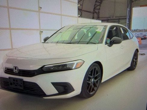 Used 2023 Honda Civic Sport image 4