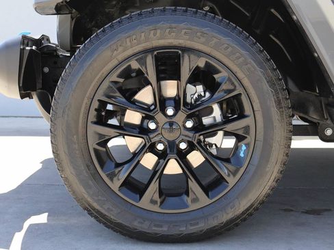 Used 2023 Jeep Wrangler Unlimited Sahara AWD/4WD image 6