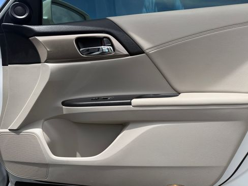 Used 2014 Honda Accord Plug-In Sedan image 13