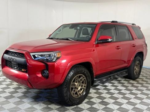 Used 2020 Toyota 4Runner SR5 Premium w/ Moonroof Package RWD image 3