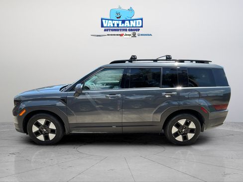Used 2025 Hyundai Santa Fe SEL FWD image 2