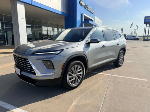 Used 2026 Buick Enclave Preferred FWD image 2