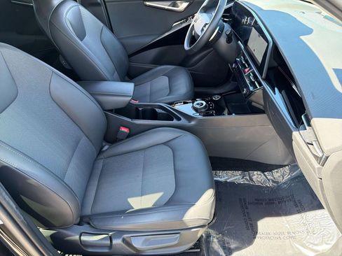 Used 2023 Kia Niro EX w/ EX Cold Weather Package image 31