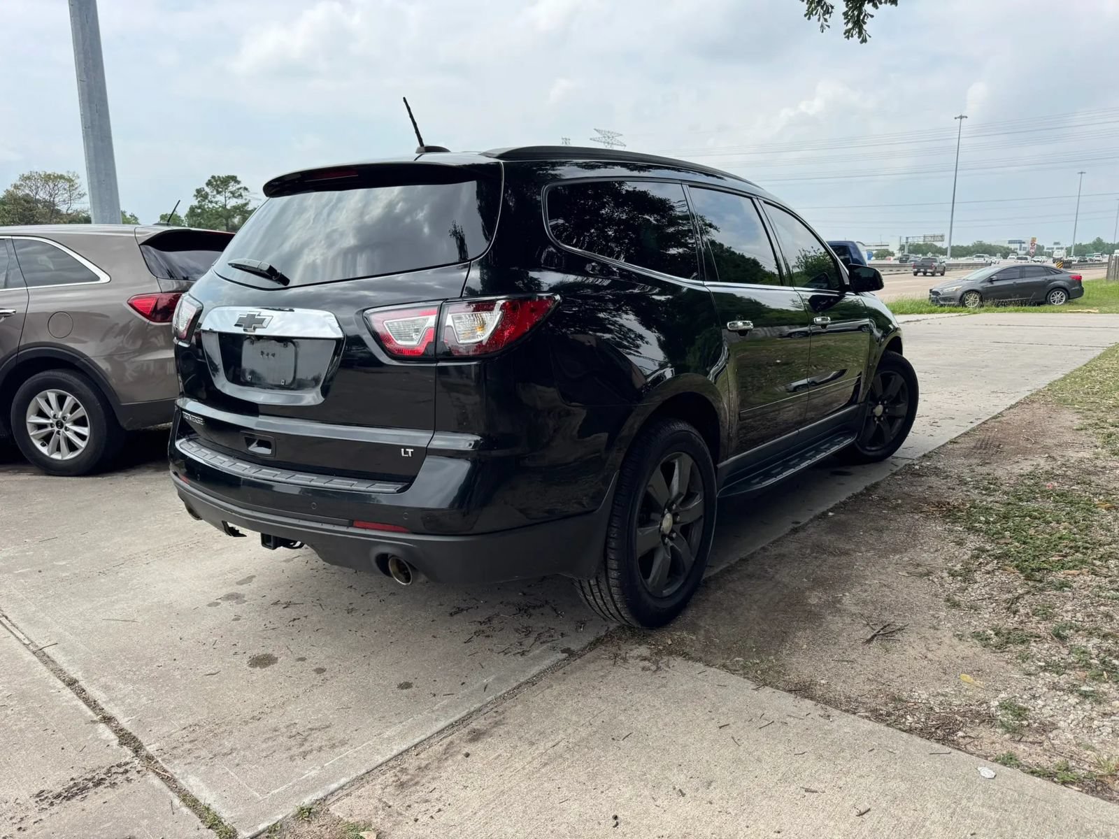 Used 2017 Chevrolet Traverse LT FWD image 6