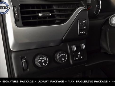 Used 2017 Chevrolet Suburban LT w/ LT Signature Package image 27