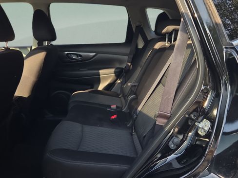 Used 2019 Nissan Rogue SV w/ Premium Package FWD image 10