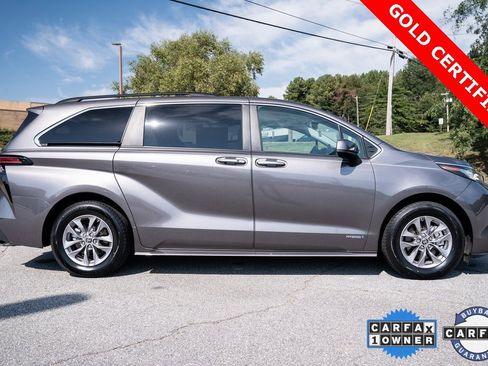 Certified 2021 Toyota Sienna XLE image 9
