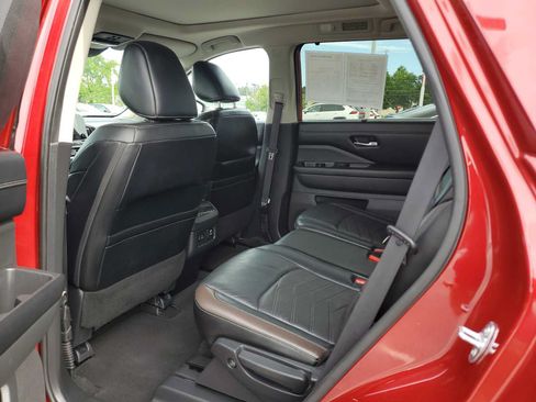 Used 2023 Nissan Pathfinder Platinum w/ Cargo Package AWD/4WD image 12