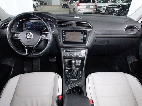 Used 2018 Volkswagen Tiguan SEL Premium image 6