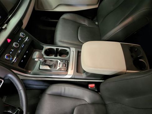 Used 2023 Kia Carnival LX FWD image 21