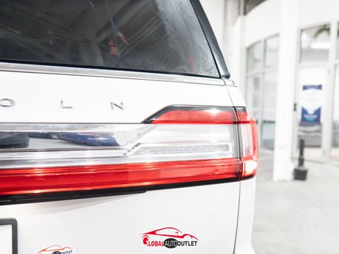 Used 2018 Lincoln Navigator Select w/ Technology Package image 51