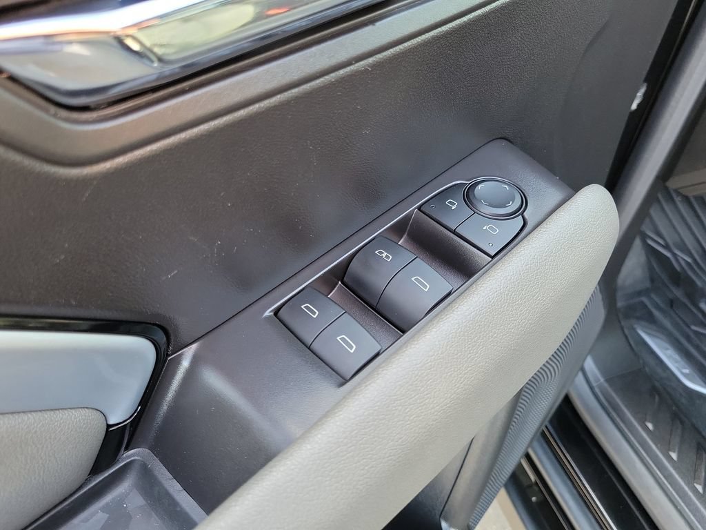 Used 2024 Chevrolet Colorado ZR2 w/ Technology Package AWD/4WD image 22