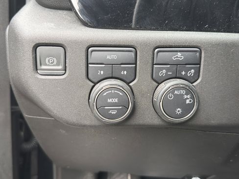 Used 2023 Chevrolet Silverado 1500 LT AWD/4WD image 13
