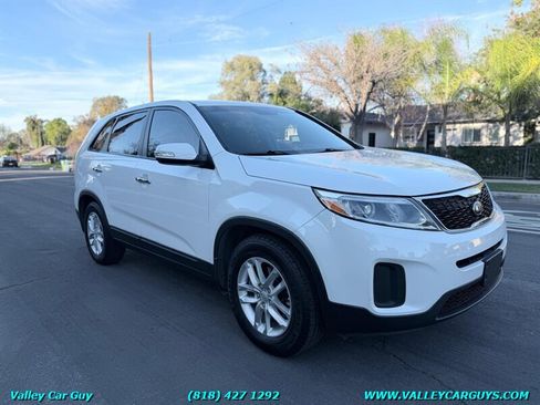 Used 2014 Kia Sorento LX image 3