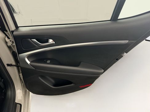 Used 2025 Genesis G70 2.5T AWD/4WD image 31