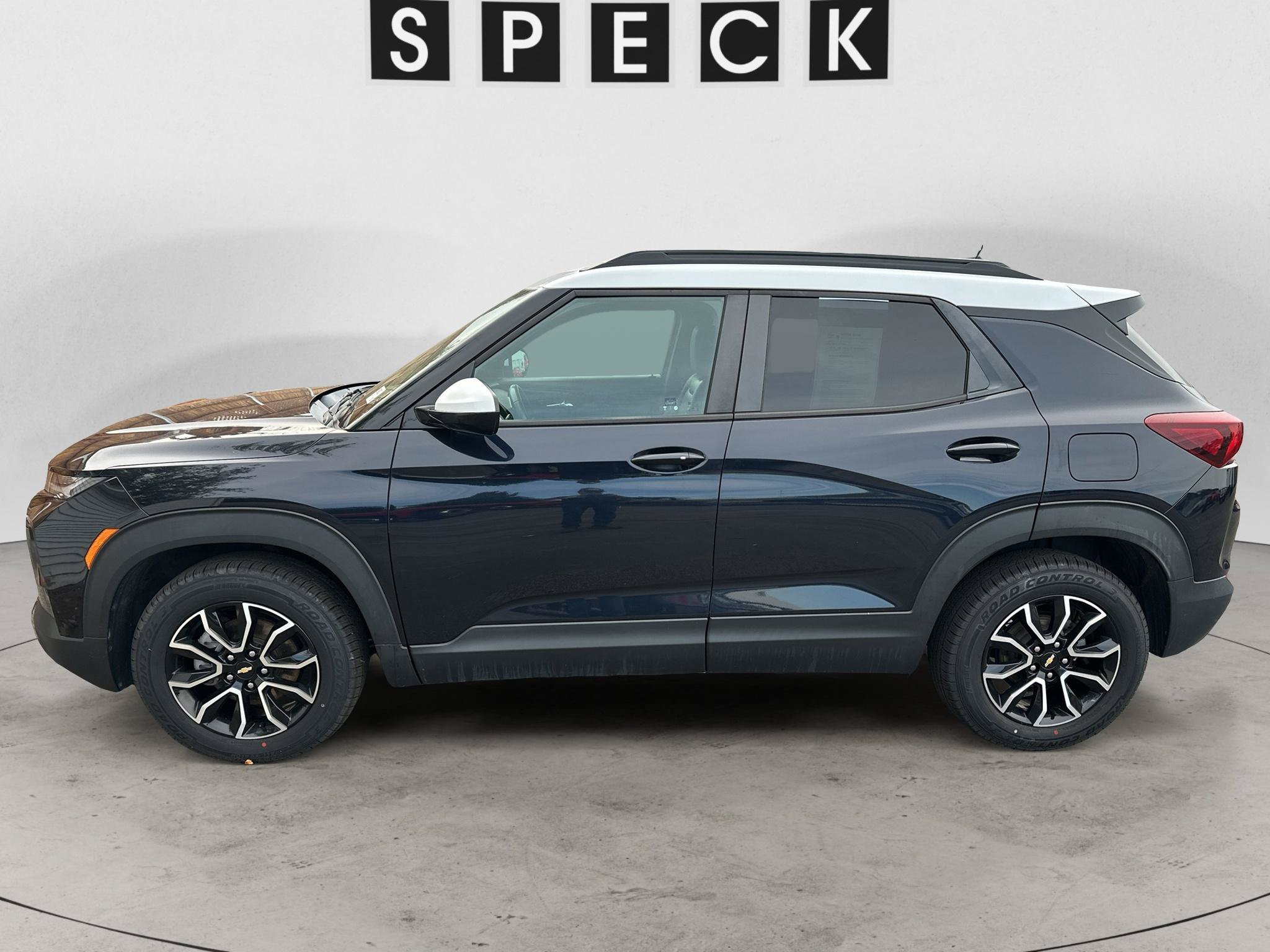 Used 2021 Chevrolet TrailBlazer ACTIV w/ Sun and Liftgate Package AWD/4WD image 2