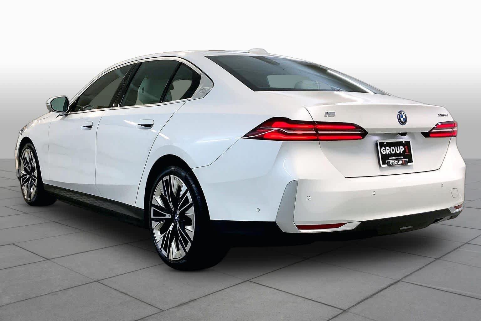 Used 2025 BMW i5 xDrive40 w/ Premium Package AWD/4WD image 11