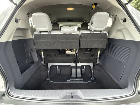 Used 2023 Toyota Sienna XLE FWD image 27