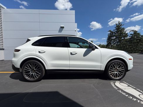 Certified 2023 Porsche Cayenne Platinum Edition AWD/4WD image 12
