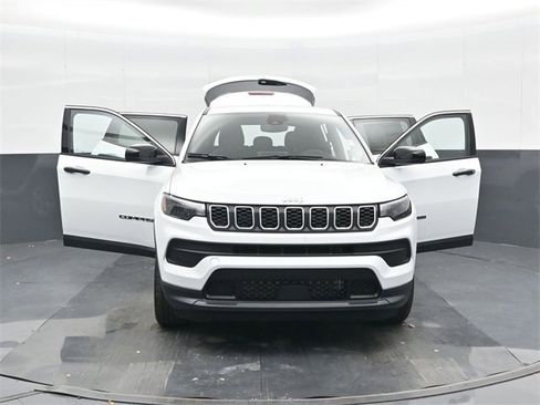 Used 2025 Jeep Compass Sport image 47