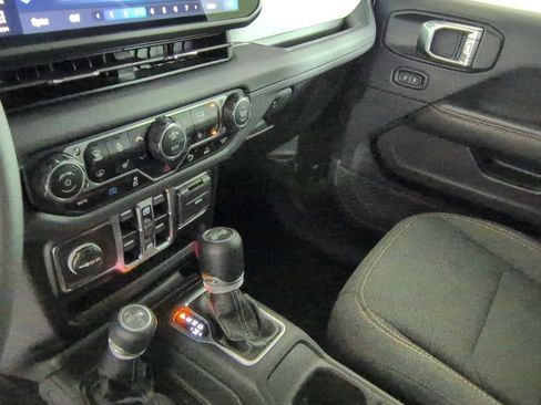 Certified 2025 Jeep Wrangler Unlimited Sahara w/ Safety Group AWD/4WD image 35
