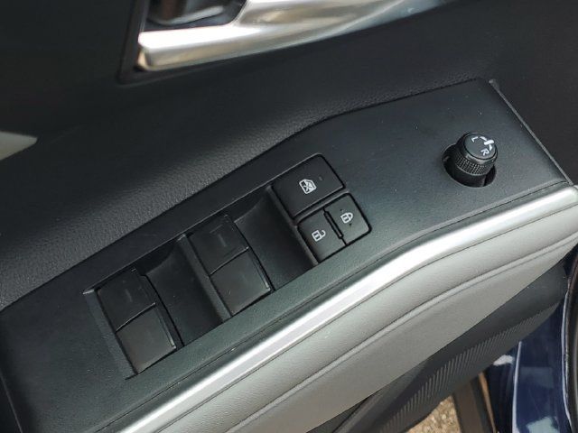 Used 2022 Toyota Highlander XLE AWD/4WD image 17