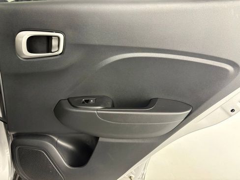 Used 2025 Hyundai Venue SEL FWD image 37