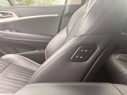 Used 2021 Genesis G70 3.3T RWD image 8