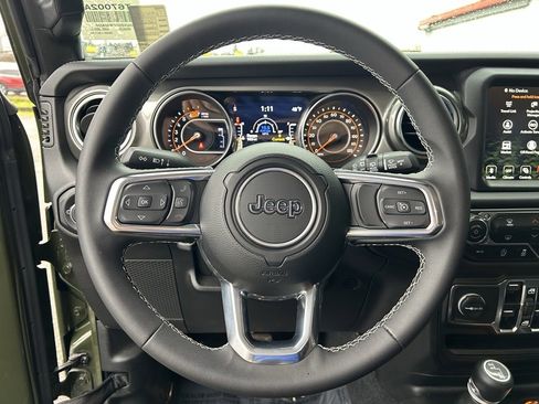 Used 2023 Jeep Wrangler Sahara image 20
