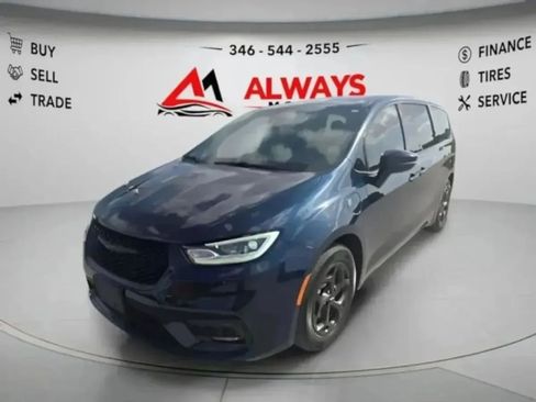 Used 2022 Chrysler Pacifica Touring-L w/ S Appearance Package FWD image 3