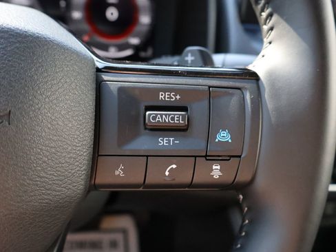 Used 2025 Nissan Rogue SL FWD image 33