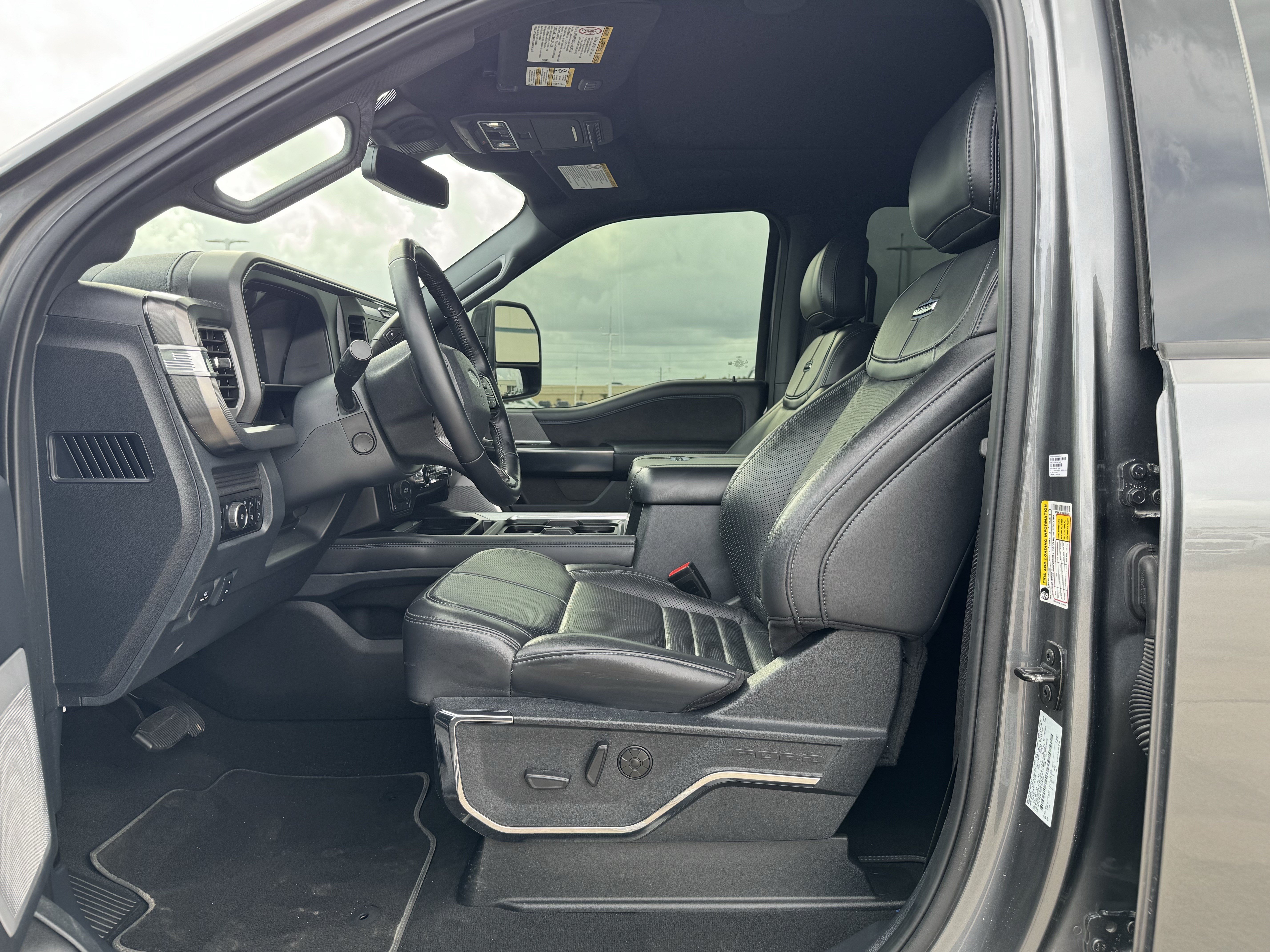 Used 2025 Ford F250 Platinum w/ FX4 Off-Road Package AWD/4WD image 19