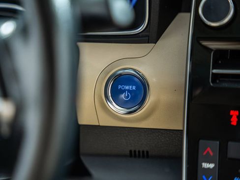 Used 2020 Toyota Avalon XLE w/ Moonroof Package image 28