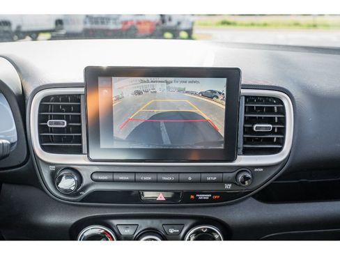 Used 2024 Hyundai Venue SE image 16