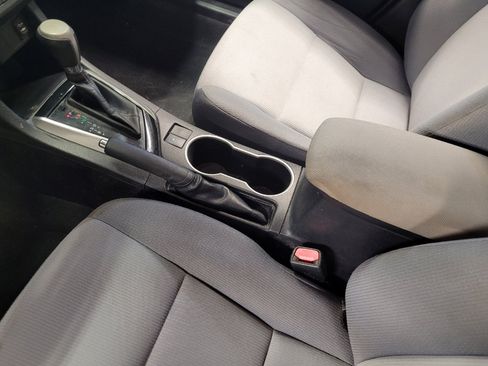 Used 2015 Toyota Corolla LE FWD image 26