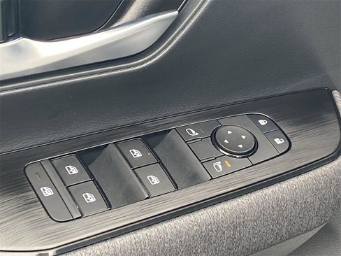 New 2026 Nissan Kicks SV image 14