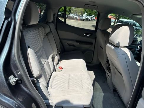 Used 2019 GMC Acadia SLE FWD image 28