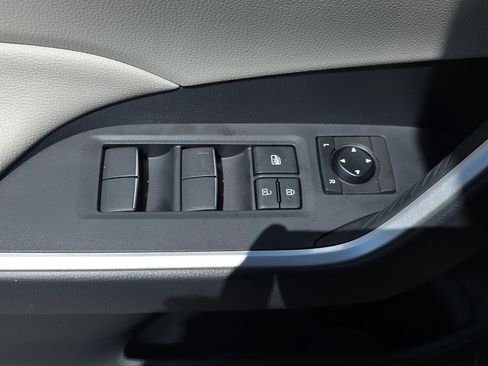 Used 2019 Toyota RAV4 XLE Premium FWD image 26