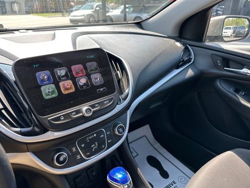 Used 2017 Chevrolet Volt LT FWD image 30